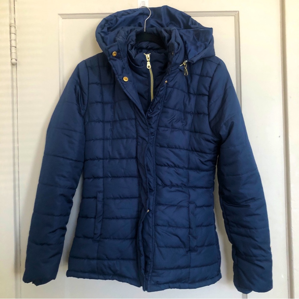 NWOT Rampage Puffer Coat with detachable hood, in size Small (Juniors) Navy Blue